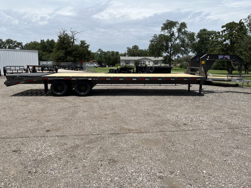 New 2026 Texas Bragg Trailers 102"x30' Deckover Gooseneck