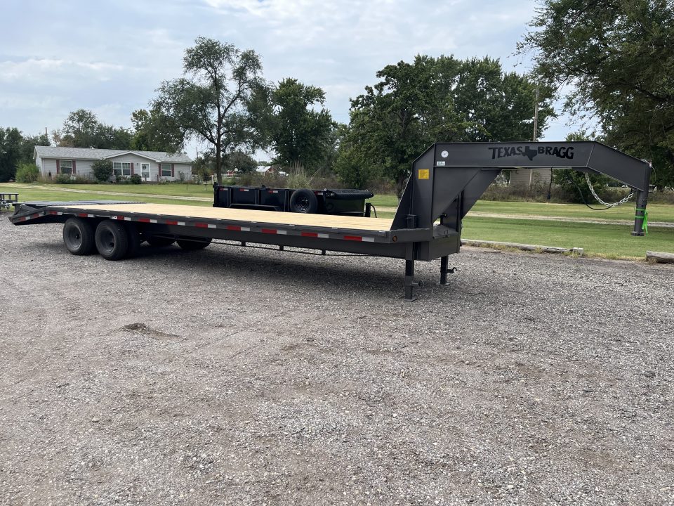 New 2026 Texas Bragg Trailers 102"x30' Deckover Gooseneck
