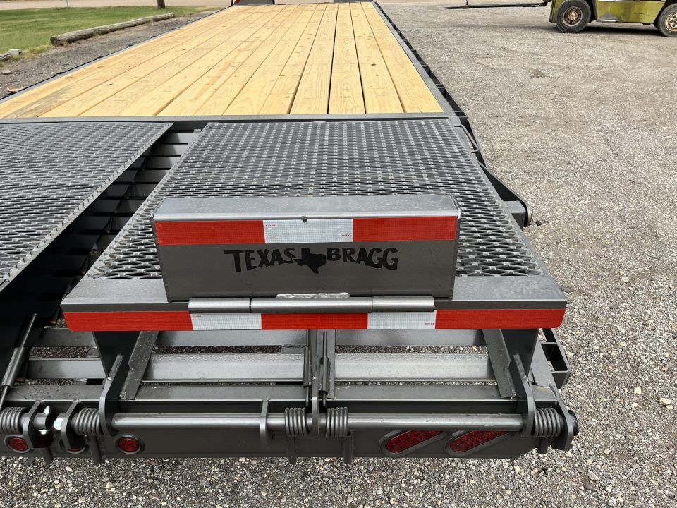 New 2026 Texas Bragg Trailers 102"x30' Deckover Gooseneck