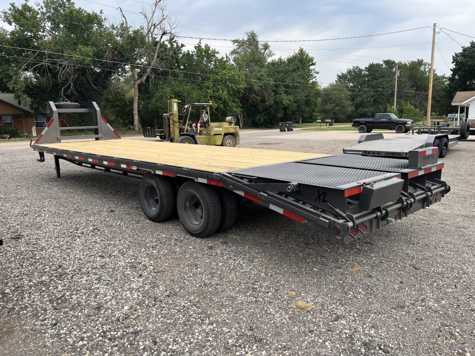 New 2026 Texas Bragg Trailers 102"x30' Deckover Gooseneck