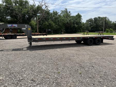 New 2026 Texas Bragg Trailers 102 x30' Deckover Gooseneck