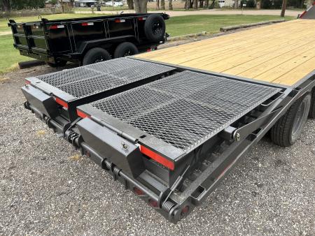 New 2026 Texas Bragg Trailers 102"x30' Deckover Gooseneck