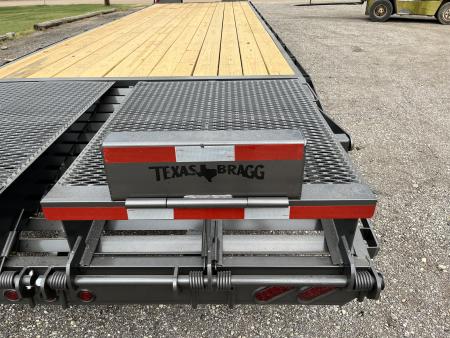 New 2026 Texas Bragg Trailers 102"x30' Deckover Gooseneck