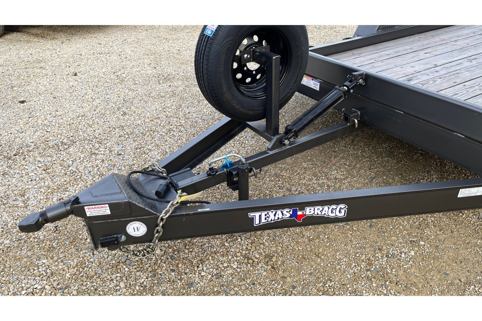 New 2025 HET 5200# - 80'' x 12' Tilt Equipment Trailer - Texas Bragg Trailers