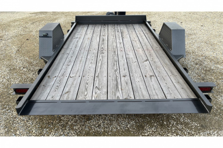 New 2025 HET 5200# - 80'' x 12' Tilt Equipment Trailer - Texas Bragg Trailers