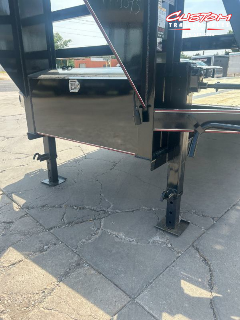 New #034856 2025 DIAMOND T DTF 36 X 102 DUAL TANDEM 20K FLATBED GOOSENECK W/ MAXX RAMPS