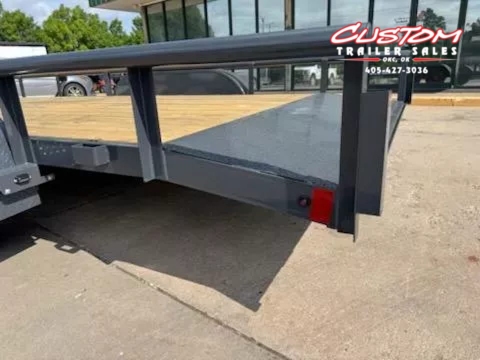 New #142955 2025 LAMAR UC 18 X 83 TANDEM AXLE PIPE TOP 7K UTILITY W/ 2' DOVE & SLIDE IN RAMPS