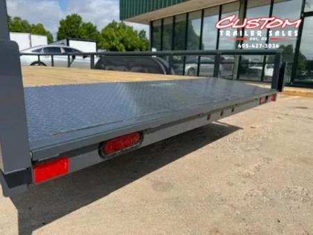 New #142955 2025 LAMAR UC 18 X 83 TANDEM AXLE PIPE TOP 7K UTILITY W/ 2' DOVE & SLIDE IN RAMPS