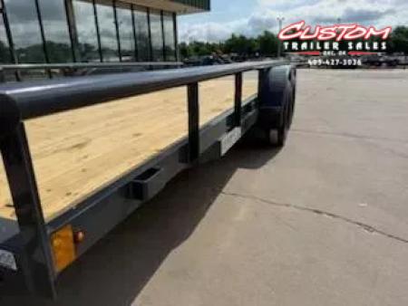 New #142955 2025 LAMAR UC 18 X 83 TANDEM AXLE PIPE TOP 7K UTILITY W/ 2' DOVE & SLIDE IN RAMPS