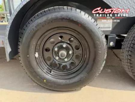 New #142955 2025 LAMAR UC 18 X 83 TANDEM AXLE PIPE TOP 7K UTILITY W/ 2' DOVE & SLIDE IN RAMPS