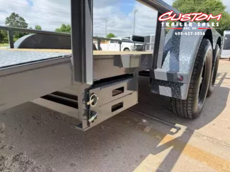 New #144889 2026 LAMAR UC 18 X 83 TANDEM AXLE PIPE TOP 7K UTILITY W/ 2' DOVE & SLIDE IN RAMPS