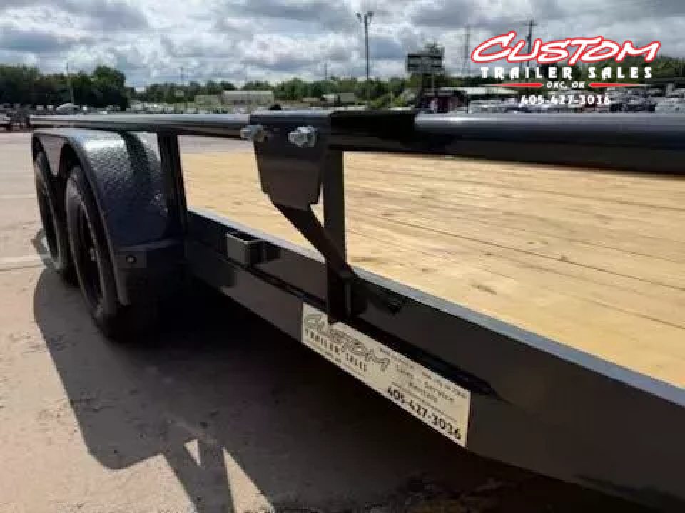 New #144889 2026 LAMAR UC 18 X 83 TANDEM AXLE PIPE TOP 7K UTILITY W/ 2' DOVE & SLIDE IN RAMPS