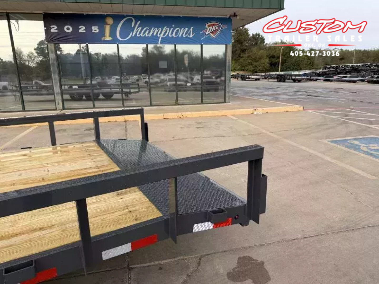 New #150653 2026 LAMAR U5 22 X 83 TANDEM AXLE 10K UTILITY TRAILER W/ 2' DOVE & SLIDE IN RAMPS