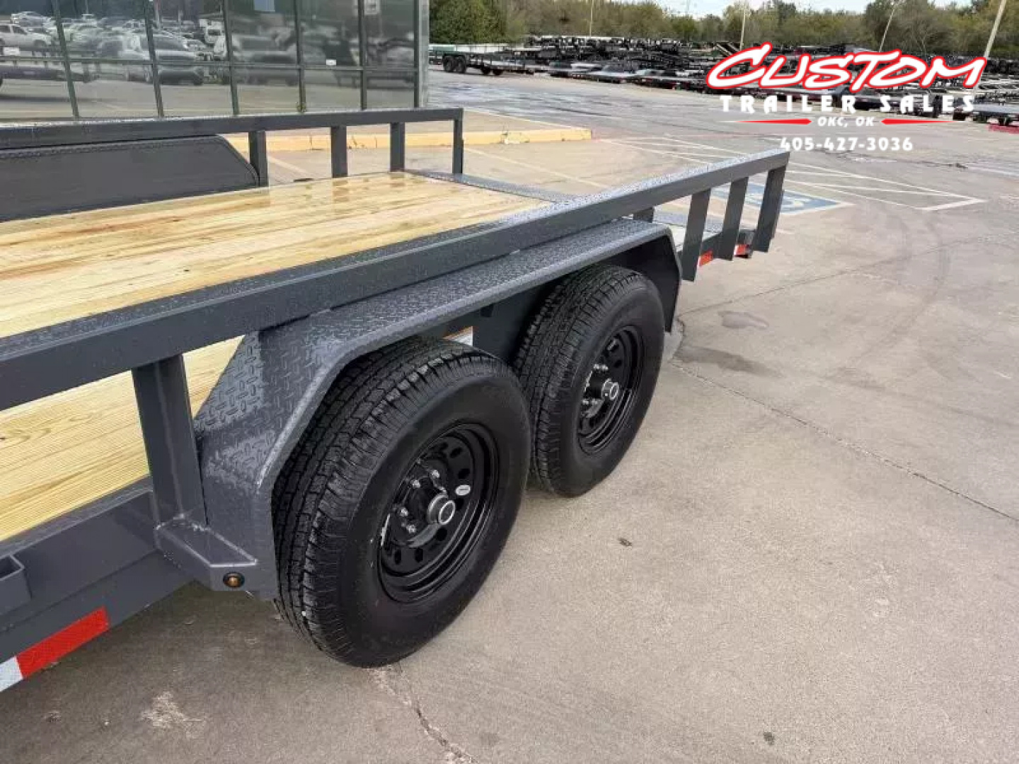 New #150653 2026 LAMAR U5 22 X 83 TANDEM AXLE 10K UTILITY TRAILER W/ 2' DOVE & SLIDE IN RAMPS