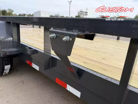 New #150653 2026 LAMAR U5 22 X 83 TANDEM AXLE 10K UTILITY TRAILER W/ 2' DOVE & SLIDE IN RAMPS