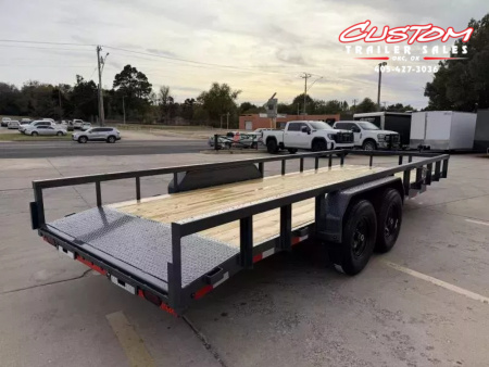 New #150653 2026 LAMAR U5 22 X 83 TANDEM AXLE 10K UTILITY TRAILER W/ 2' DOVE & SLIDE IN RAMPS