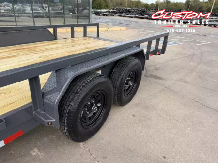 New #150653 2026 LAMAR U5 22 X 83 TANDEM AXLE 10K UTILITY TRAILER W/ 2' DOVE & SLIDE IN RAMPS