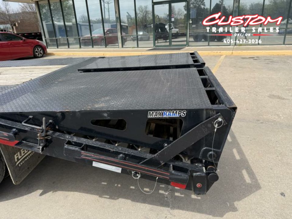 Used #242638 USED 2021 DIAMOND C FMAX210 25 X 102 DUAL TANDEM AXLE 20K FLATBED GOOSENECK W/ MAX RAMPS