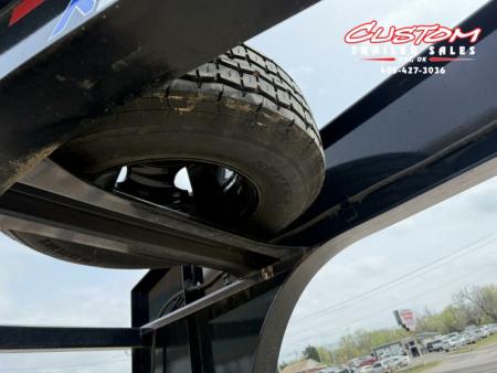 Used #242638 USED 2021 DIAMOND C FMAX210 25 X 102 DUAL TANDEM AXLE 20K FLATBED GOOSENECK W/ MAX RAMPS