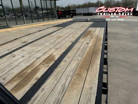 Used #242638 USED 2021 DIAMOND C FMAX210 25 X 102 DUAL TANDEM AXLE 20K FLATBED GOOSENECK W/ MAX RAMPS