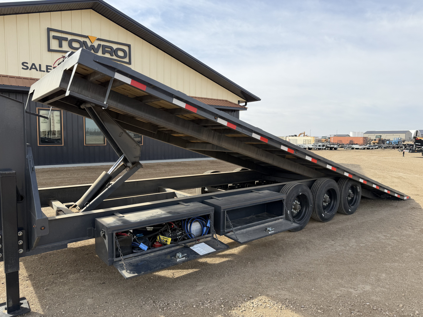 Used 2025 Lamar Trailers FA 8x26 GN Flatbed Trailer