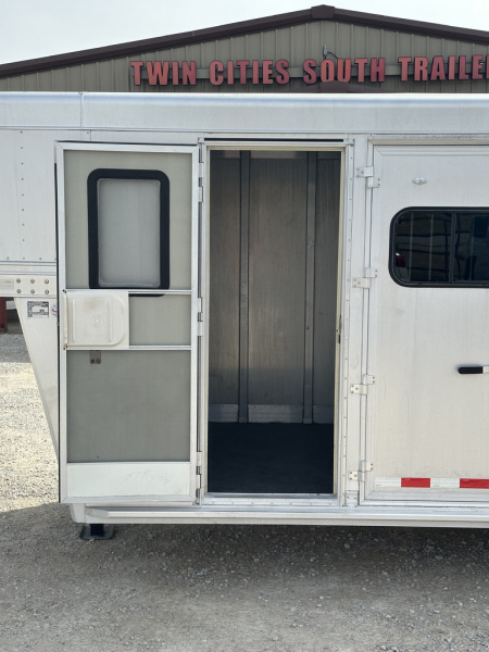 Used 2004 Cherokee 4 horse Gooseneck