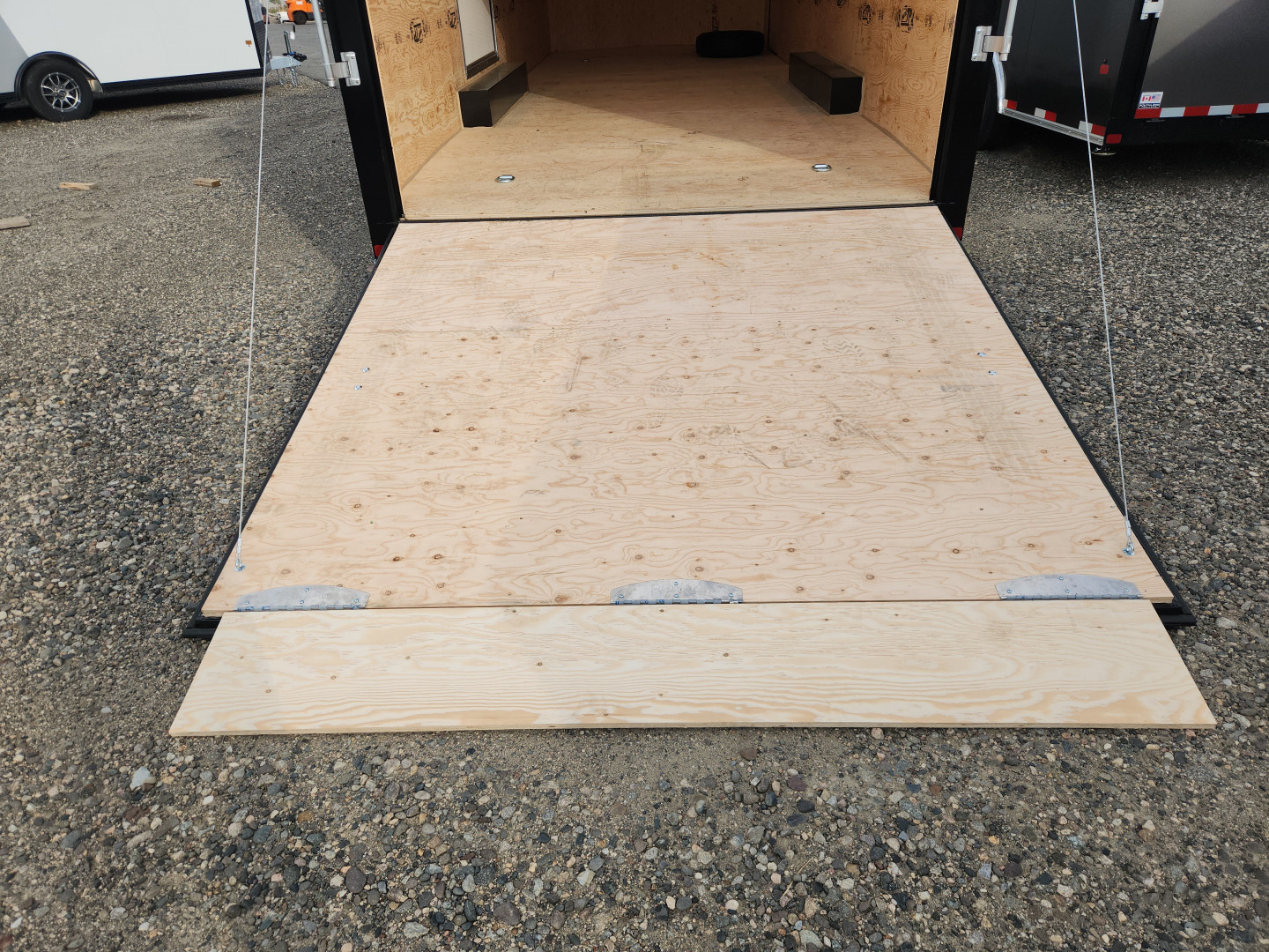 New 2026 Royal Cargo Trailers ROYAL CARGO 24' ENCLOSED CH Car Hauler