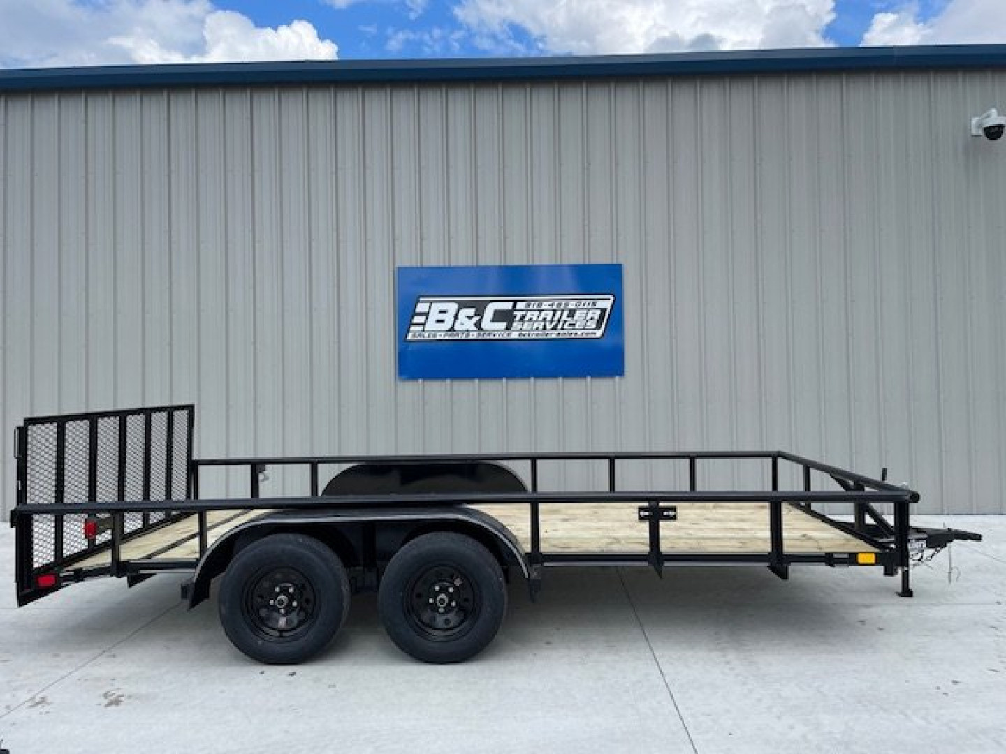 New 2026 DAVIDSON 83X16 (2)TANDEM AXLE PIPE TOP UTILITY W/36" GATE, DOVETAIL