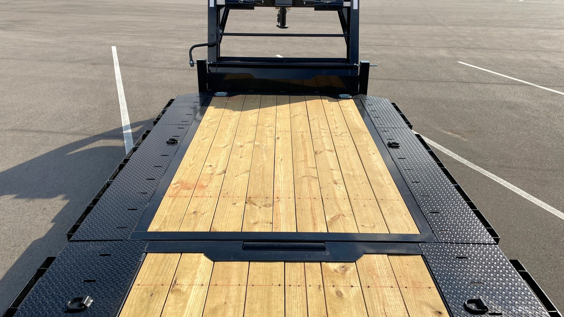 New Horizon HET 26'x102" Gooseneck Gravity Tilt Equipment Trailer 22,400 GVWR Drive Over Fenders