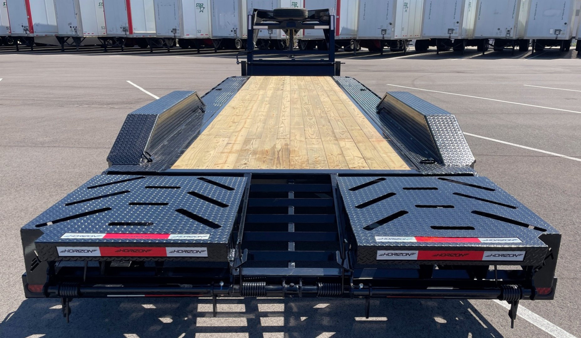New Horizon HEH Gooseneck Equipment Trailer 26'x 102" -Mountain Ramps, Drive Over Fenders, 22,400 GVWR