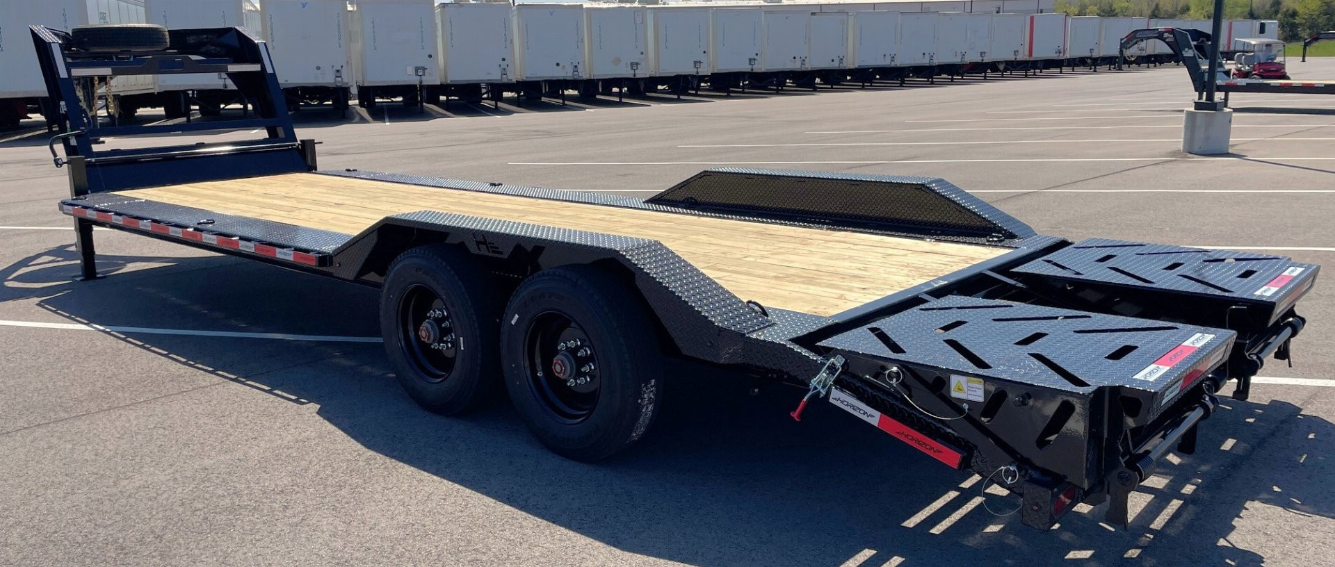 New Horizon HEH Gooseneck Equipment Trailer 26'x 102" -Mountain Ramps, Drive Over Fenders, 22,400 GVWR