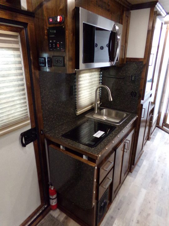 New 2026 Trails West Classic LQ 3H 10x15 Horse Trailer