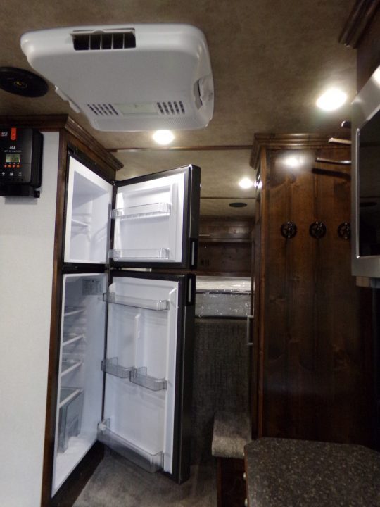 New 2026 Trails West Classic LQ 3H 10x15 Horse Trailer