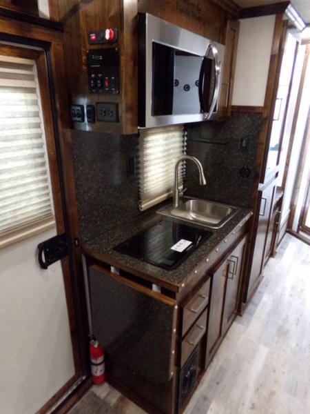 New 2026 Trails West Classic LQ 3H 10x15 Horse Trailer