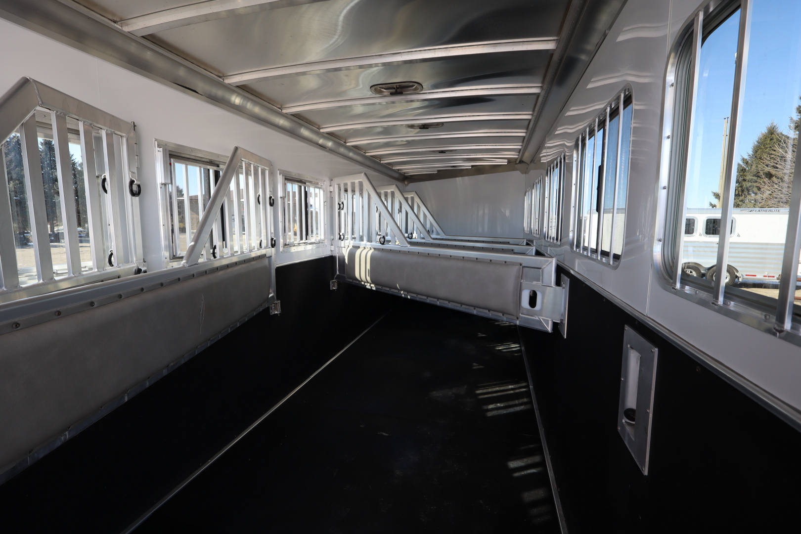 Used 2025 Featherlite Trailers 6 Horse GN Trailer