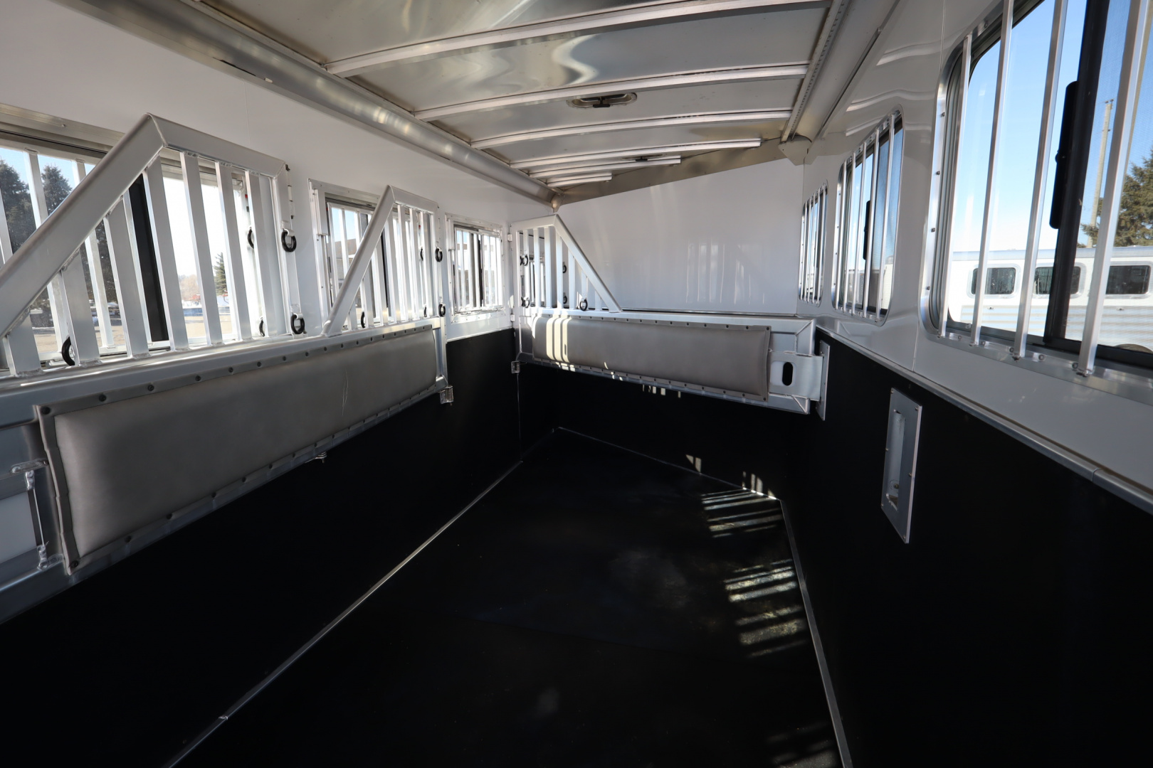 Used 2025 Featherlite Trailers 6 Horse GN Trailer