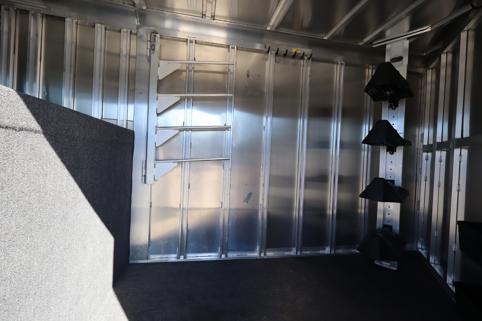 Used 2025 Featherlite Trailers 6 Horse GN Trailer