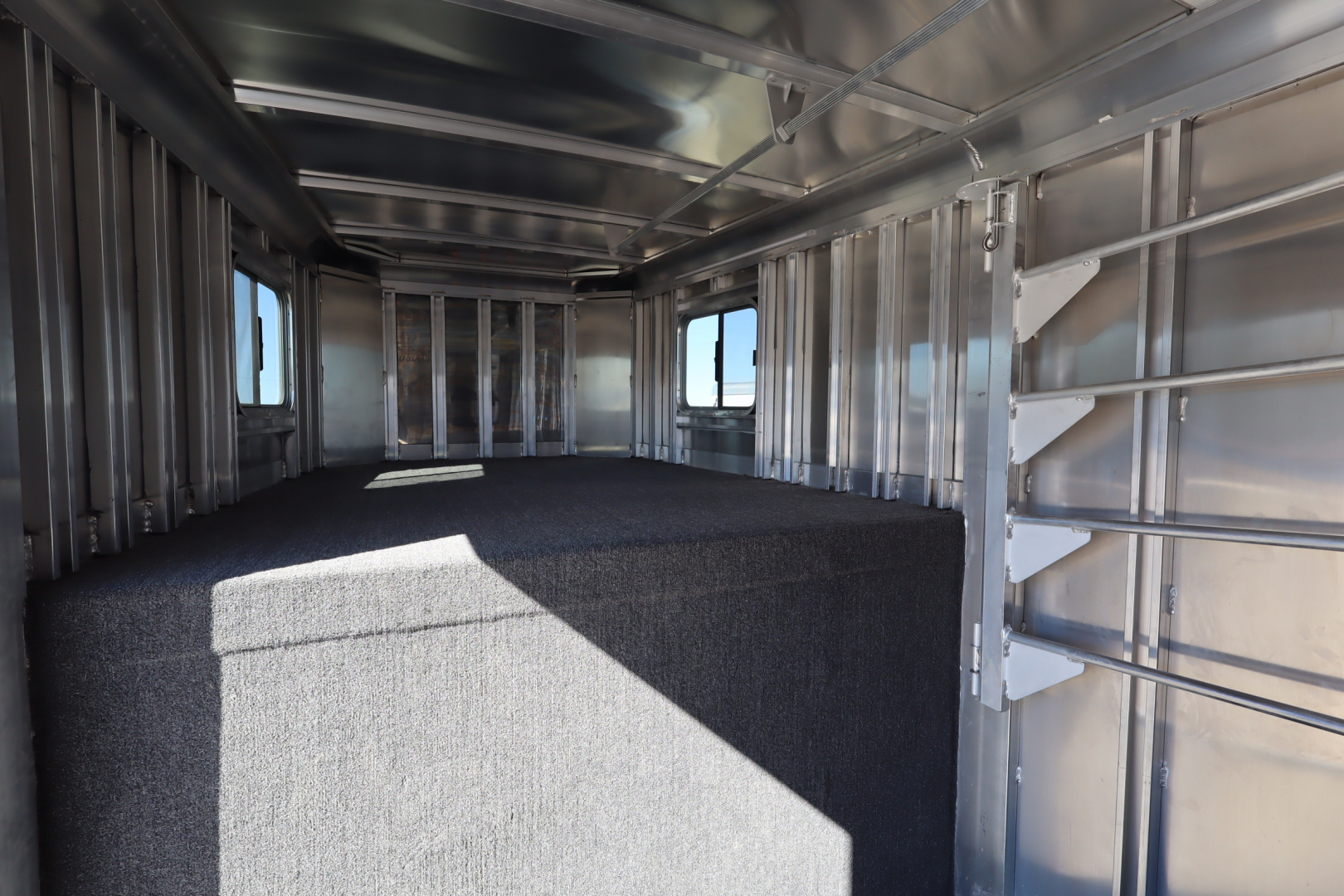 Used 2025 Featherlite Trailers 6 Horse GN Trailer