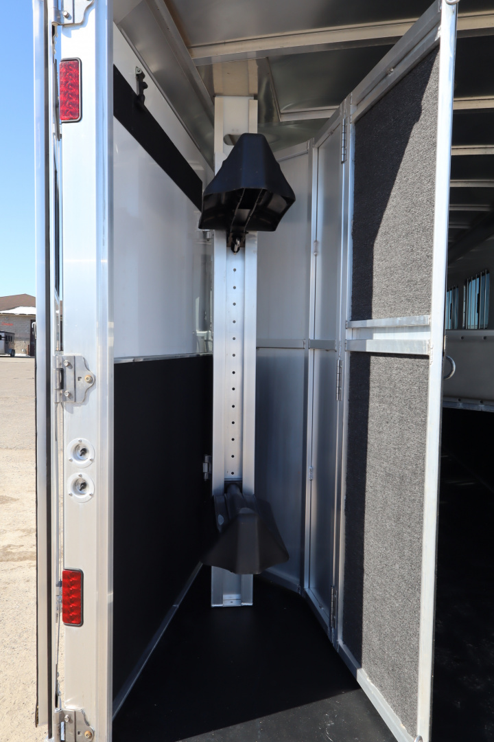 Used 2025 Featherlite Trailers 6 Horse GN Trailer