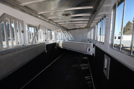 Used 2025 Featherlite Trailers 6 Horse GN Trailer