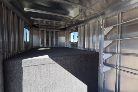 Used 2025 Featherlite Trailers 6 Horse GN Trailer