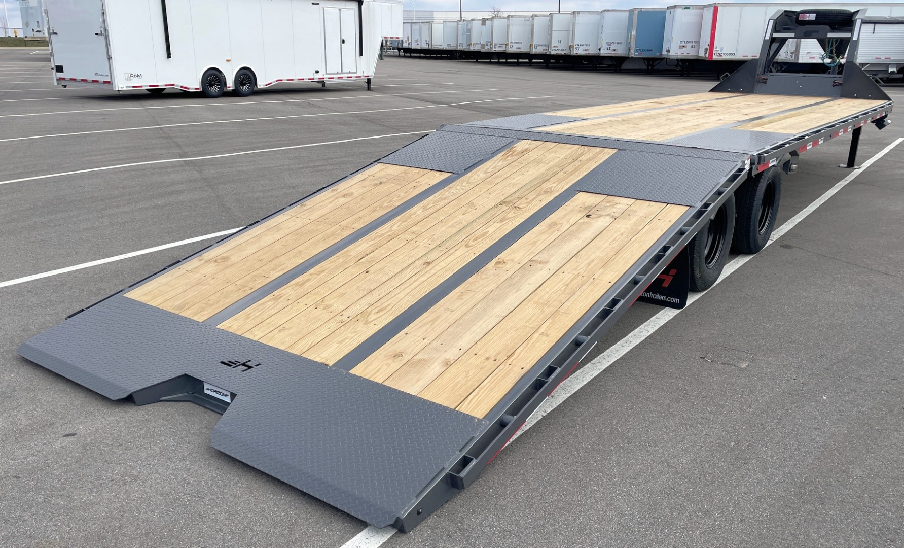 New Horizon 34' x 102" FYZ Gooseneck Flatbed Trailer w/ Hydraulic Dove, 25,9K GVWR, Spare