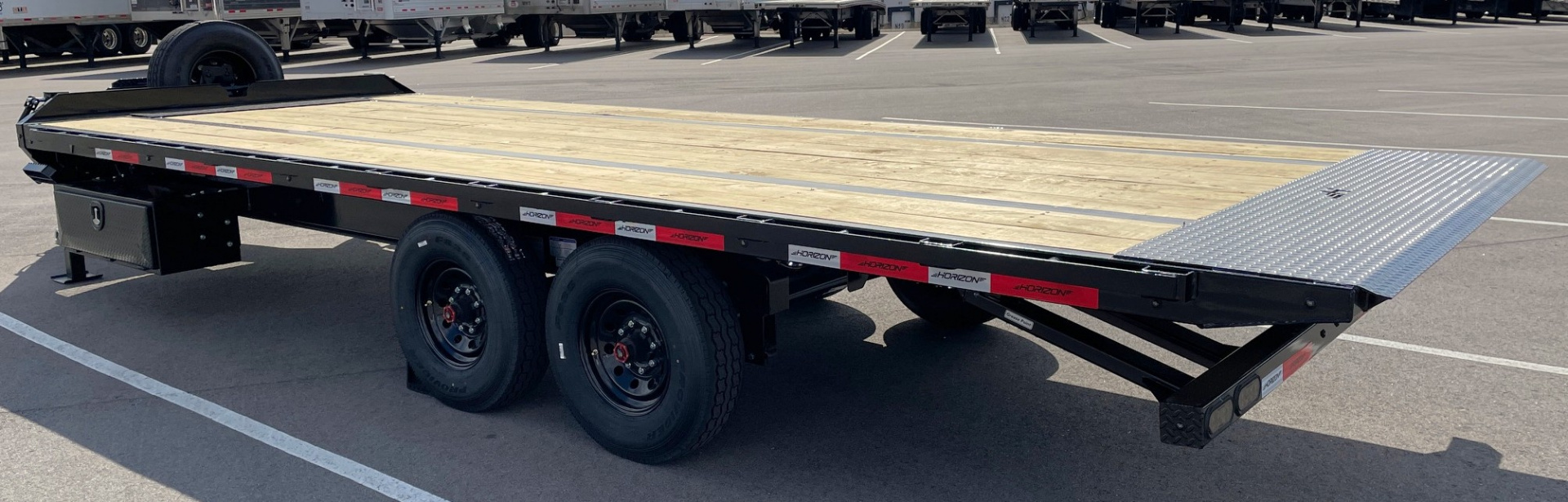 New Horizon 22' FFT Full Power Tilt Flatbed Trailer: 17K GVWR, Spare, Wireless Remote, SPARE
