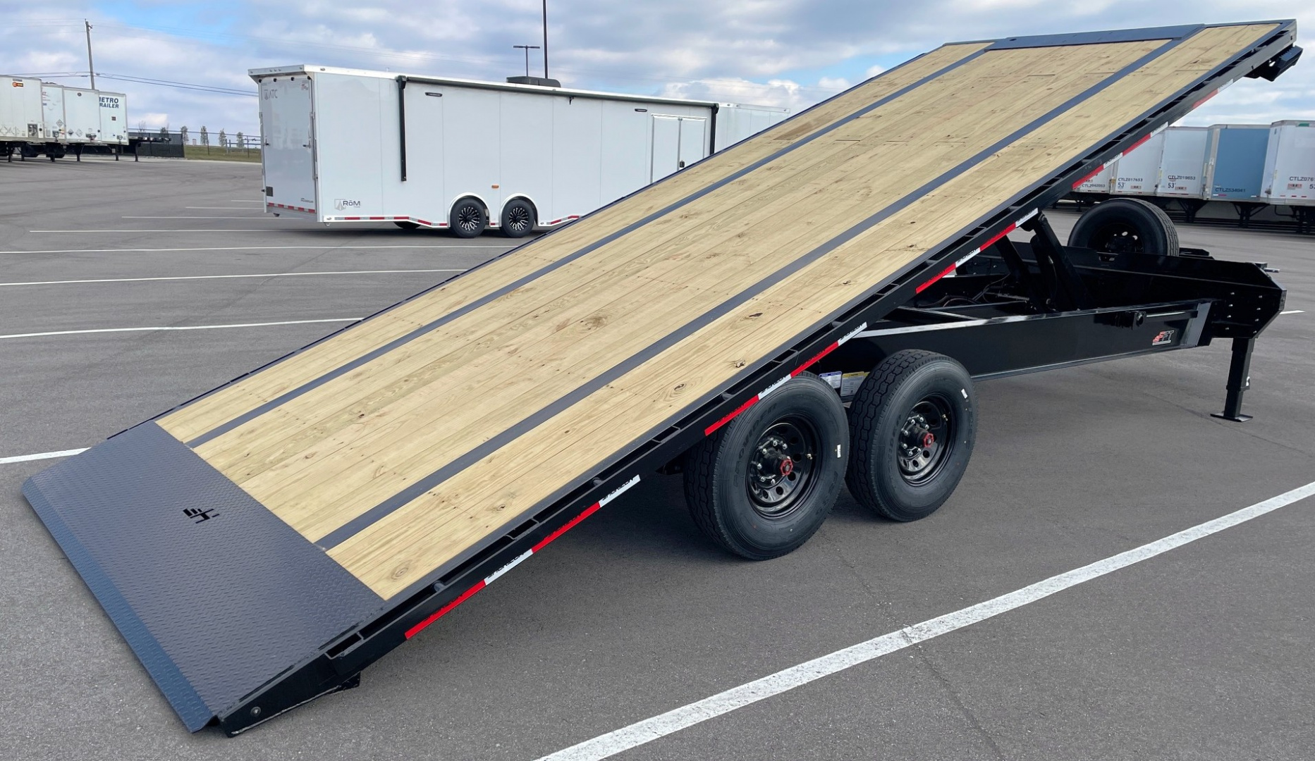 New Horizon 22' FFT Full Power Tilt Flatbed Trailer: 17K GVWR, Spare, Wireless Remote, SPARE