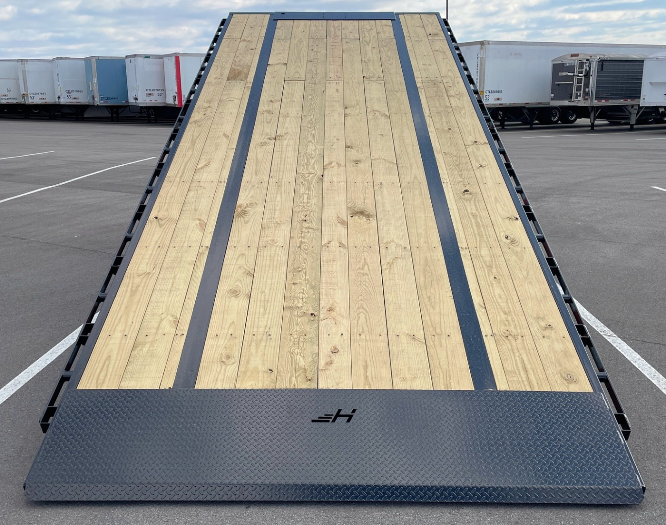New Horizon 22' FFT Full Power Tilt Flatbed Trailer: 17K GVWR, Spare, Wireless Remote, SPARE