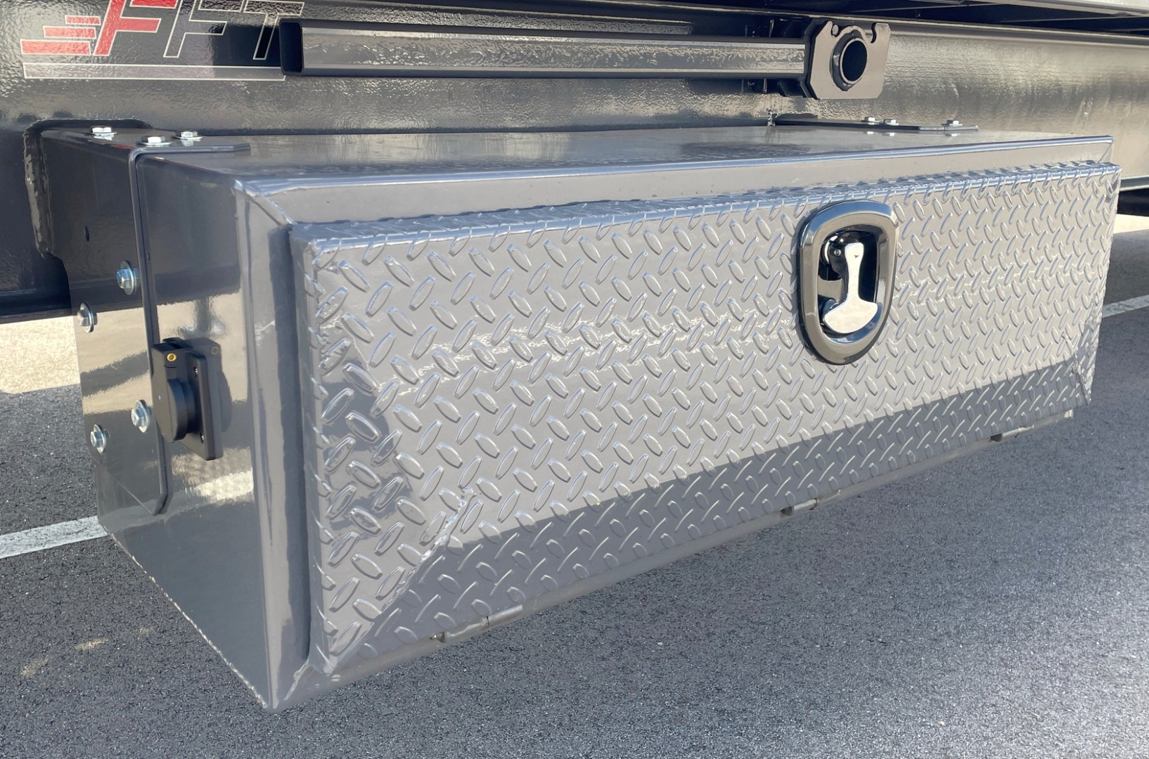 New Horizon 26' FFT Full Power Tilt Flatbed Trailer: 21K GVWR, Spare, Wireless Remote, SPARE