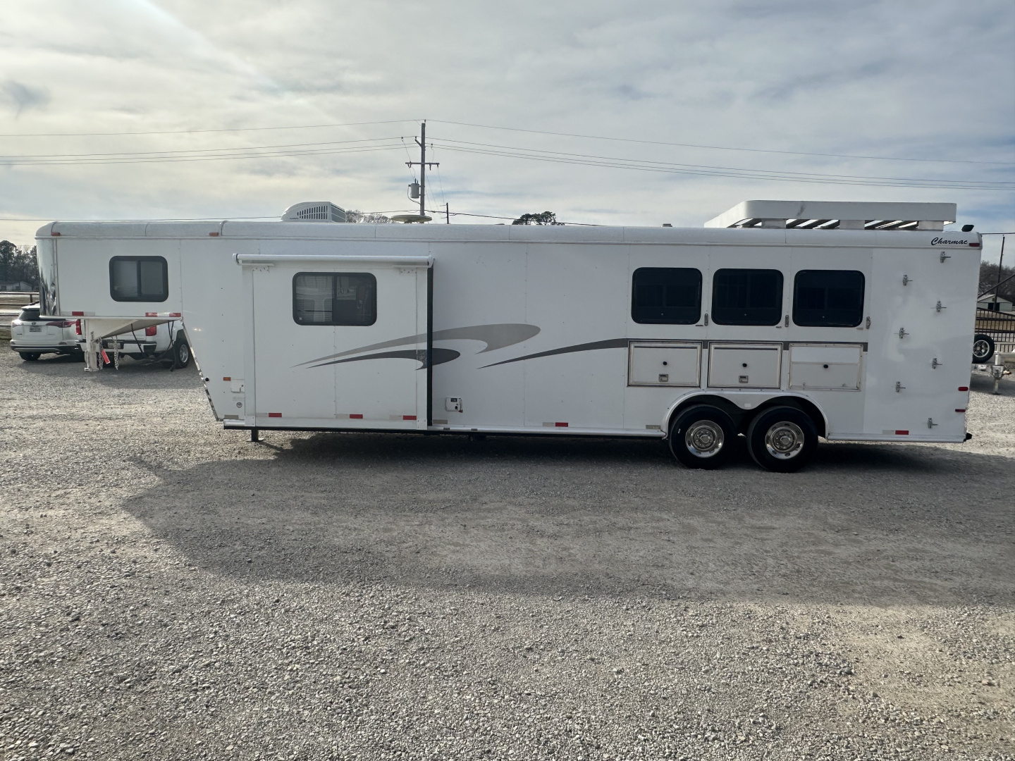 Used 2005 Charmac 3 Horse Living Quarters Gooseneck Horse Trailer