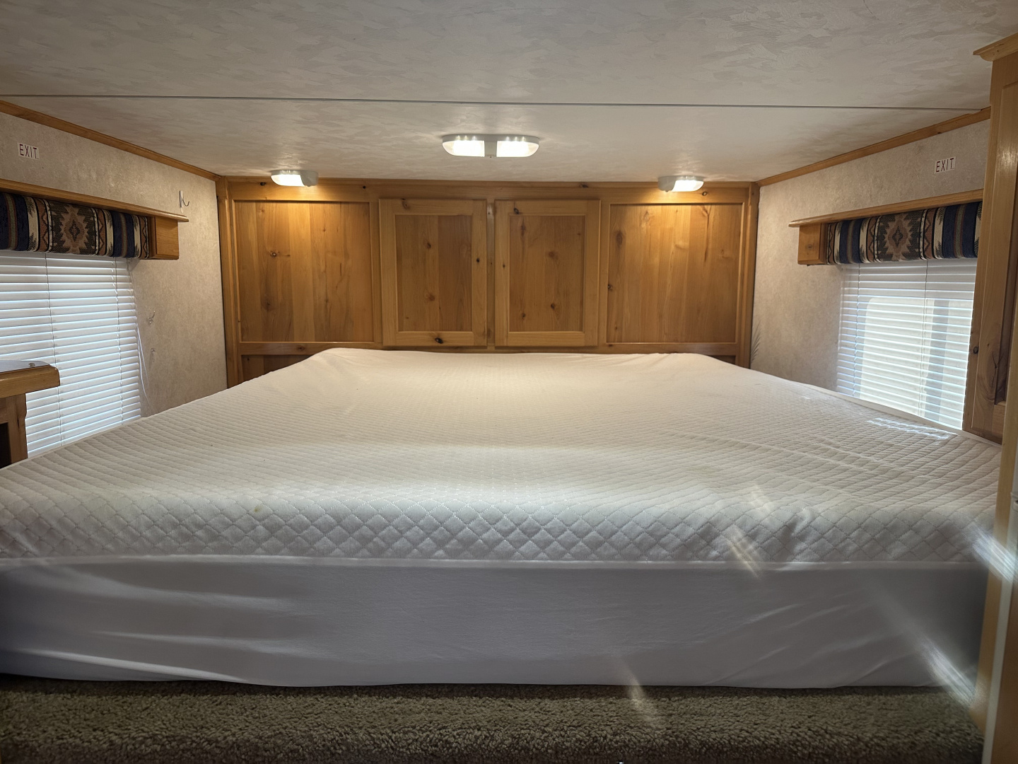 Used 2005 Charmac 3 Horse Living Quarters Gooseneck Horse Trailer