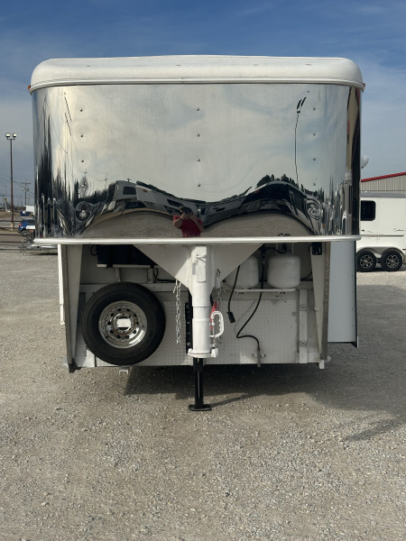 Used 2005 Charmac 3 Horse Living Quarters Gooseneck Horse Trailer