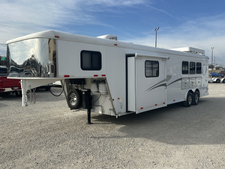 Used 2005 Charmac 3 Horse Living Quarters Gooseneck Horse Trailer